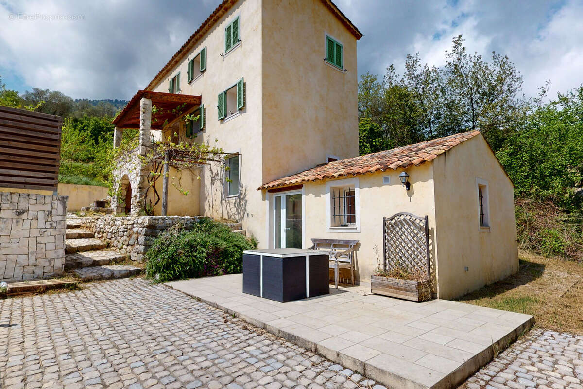 Maison à TOURRETTE-LEVENS