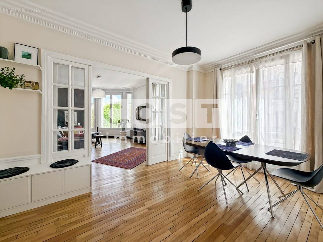 Appartement à COURBEVOIE