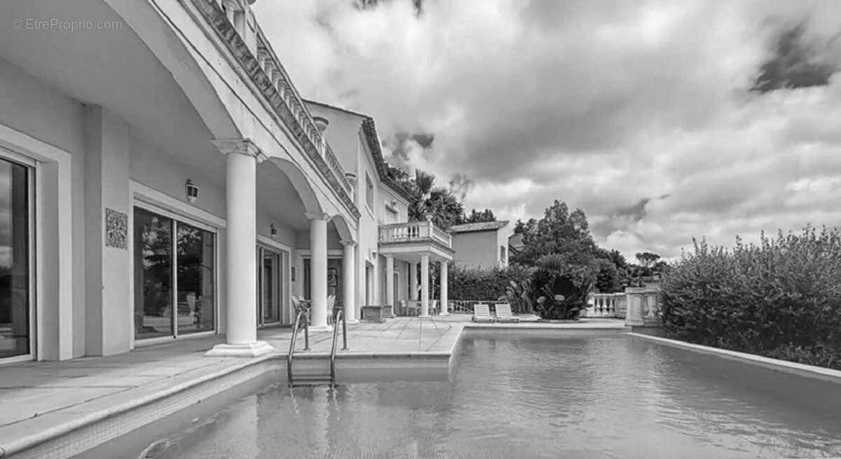 Maison à MANDELIEU-LA-NAPOULE