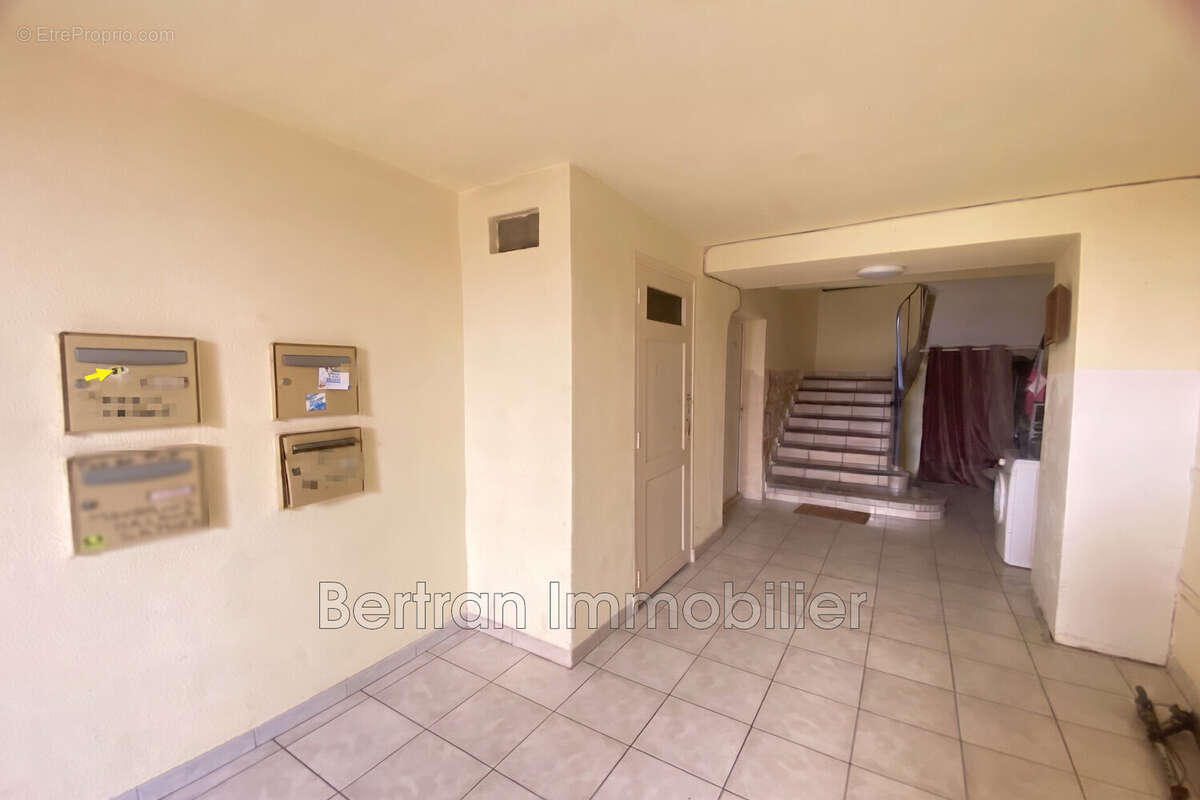 Maison 1990 m² à Rivesaltes  - photo 2