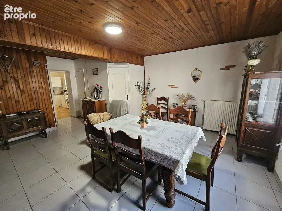 STE FOY DE PEYROLIERES IMMEUBLE de 2 logements loués. SH totale : 142 m2. Au centre avec tous commerces. - photo 3