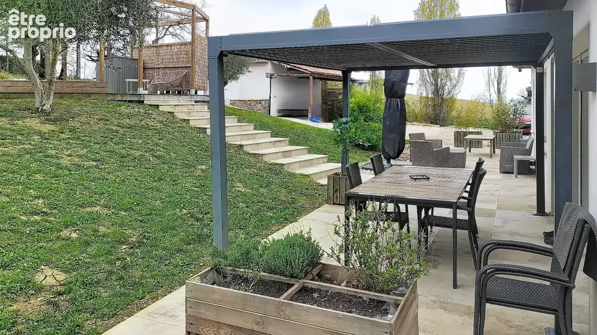 L'Isle Jourdain maison T5 piscine et garage - photo 4