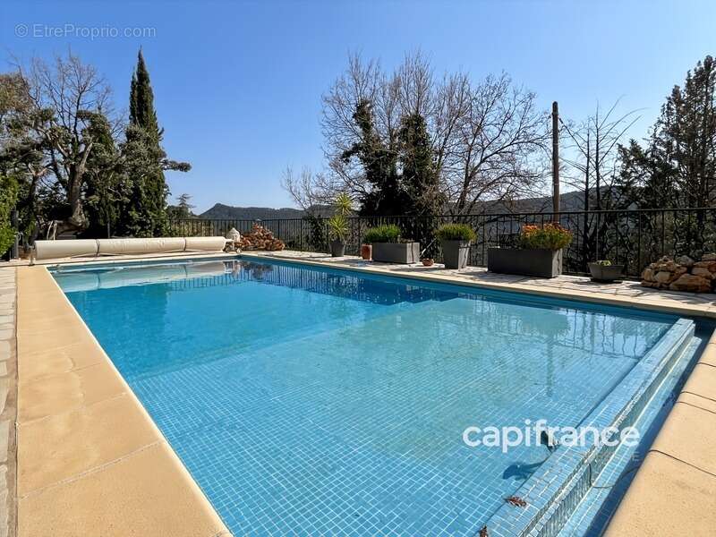 Maison à BAGNOLS-EN-FORET