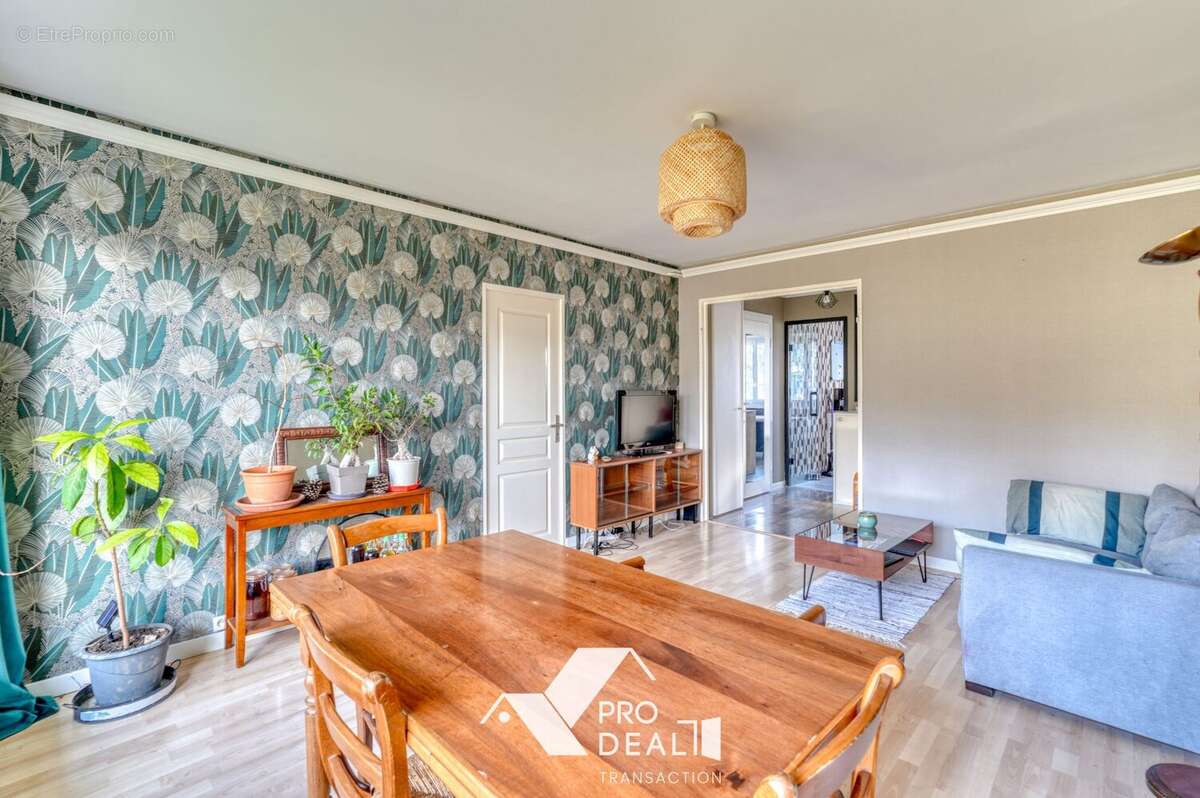 Appartement 77 m² à Meyzieu  - photo 2