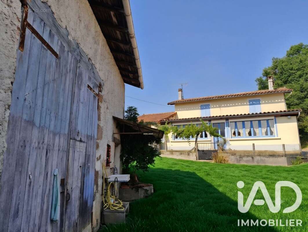Maison 173 m² à Exideuil  - photo 2