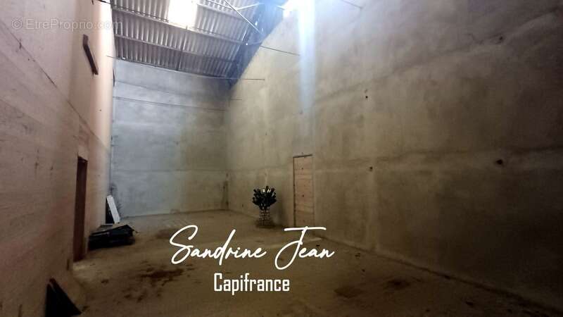 Commerce à FLEURY-SUR-ANDELLE