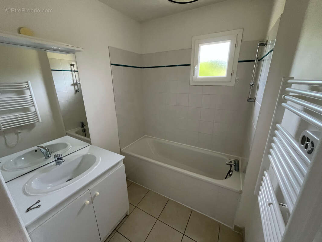 Appartement T4 traversant de 87 m2 avec terrasse, garage et parking   Manosque - photo 8