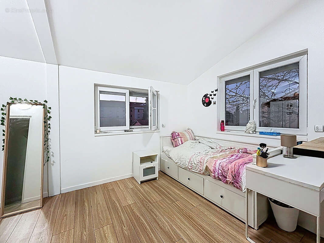 Maison à TASSIN-LA-DEMI-LUNE