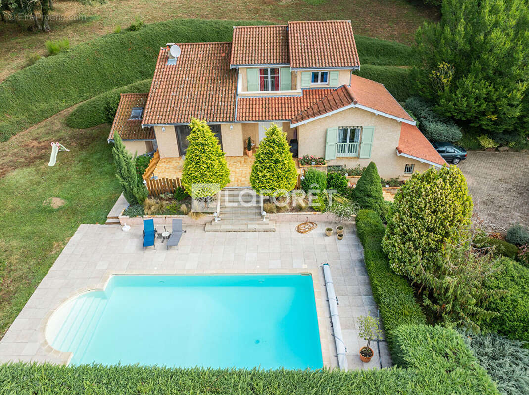 Maison à SAINT-LAURENT-DE-CHAMOUSSET