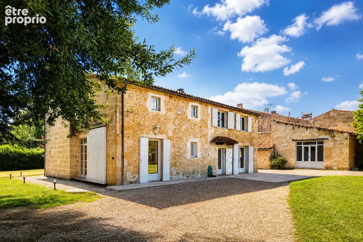 Propriete en pierre - 258 m2 + dependances - 4 ch - terrain de 9140 m2 - photo 2