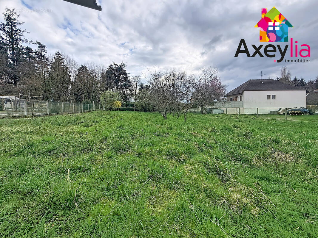 Terrain à SAINT-MARTIN-D'ESTREAUX