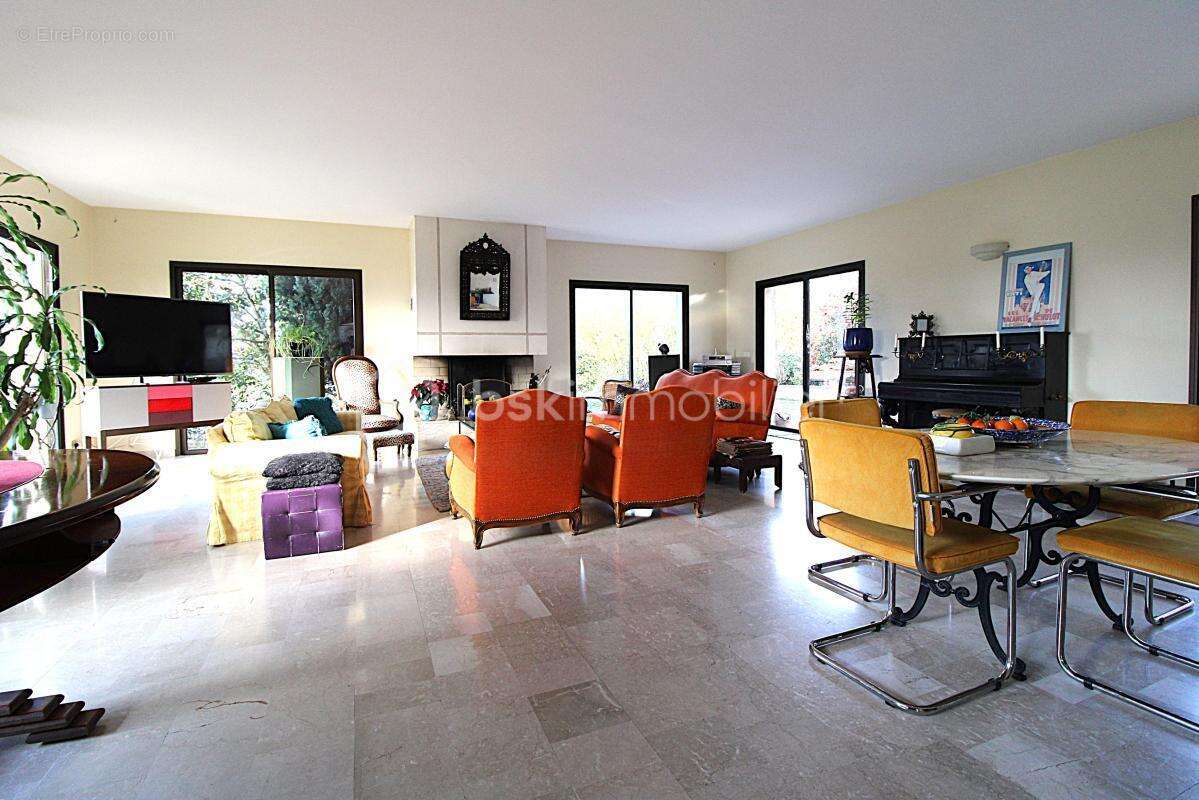 Superbe maison d'architecte sur une parcelle de 4000 m² - photo 6
