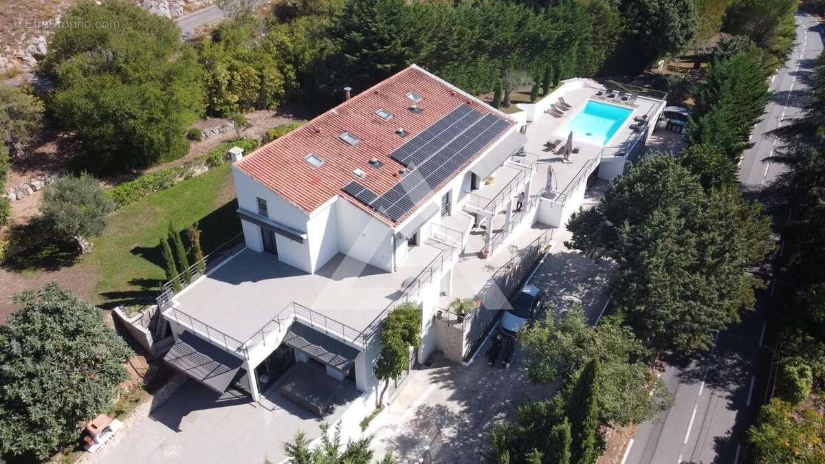 Maison à PEILLE