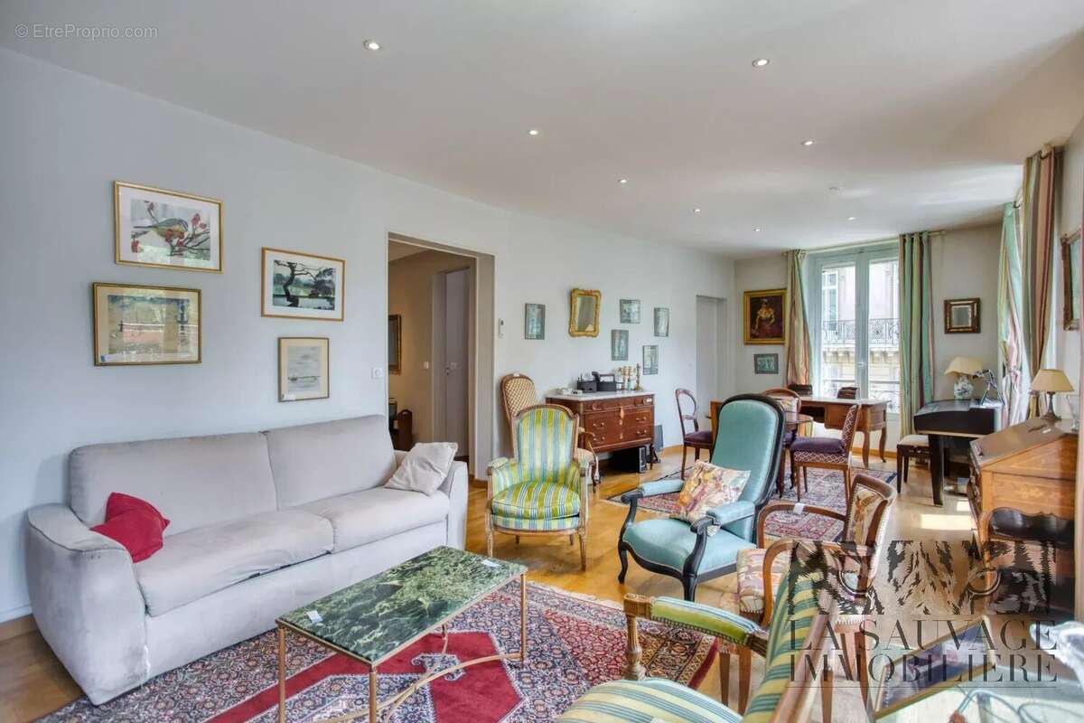 Appartement à PARIS-8E