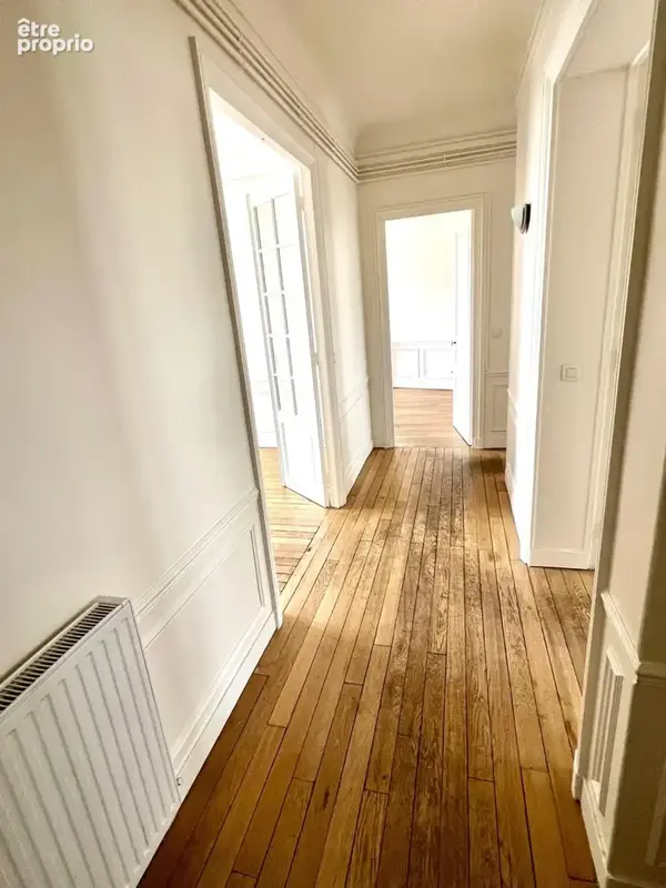 Appartement bourgeois de type 3 pièces dans un bel immeuble au pied du métro mairie des lilas ( 93260 ) - photo 4