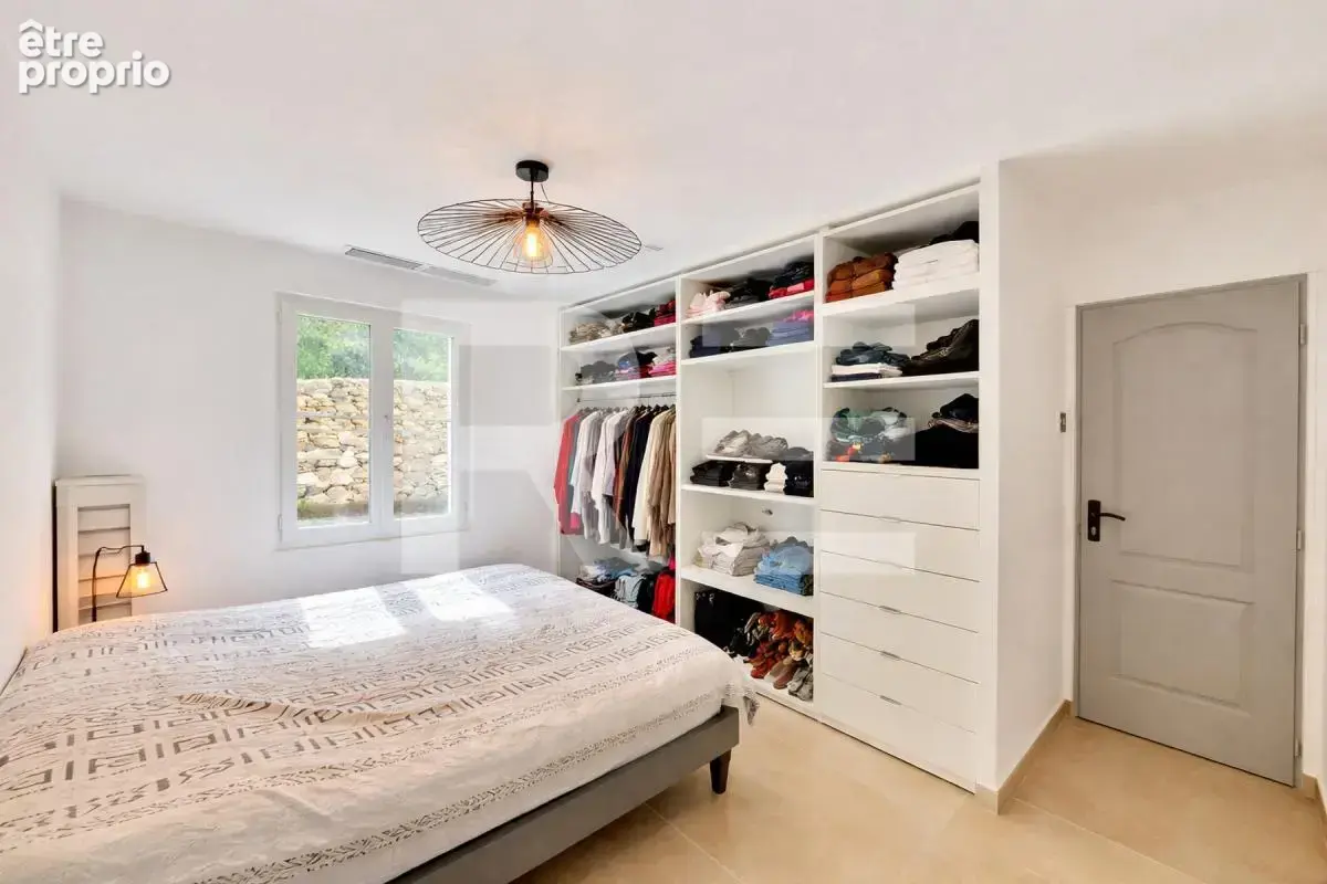 Maison plain pied 135 m2 4 chambres avec piscine et garage 55m2 sur terrain 3000m2 - photo 6