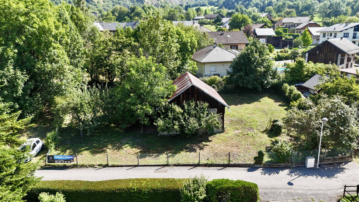 Terrain à SAINT-AVRE