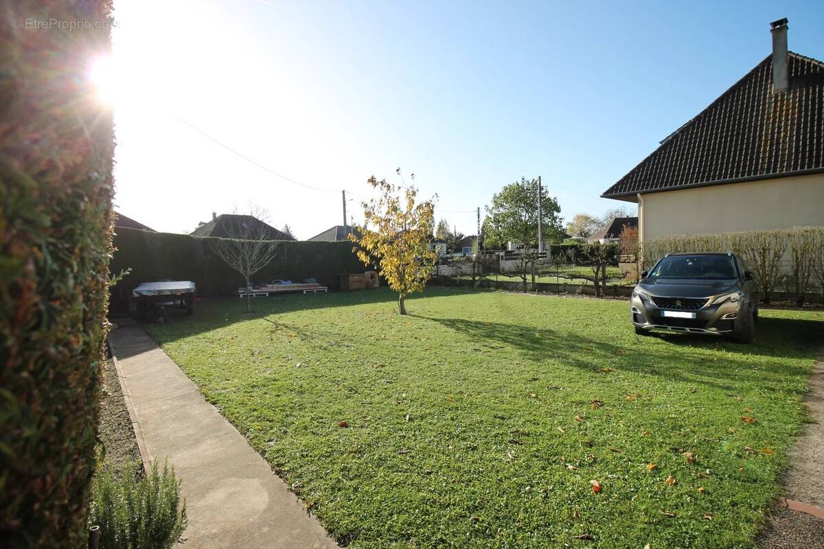 Terrain à SAINT-LEU-D&#039;ESSERENT