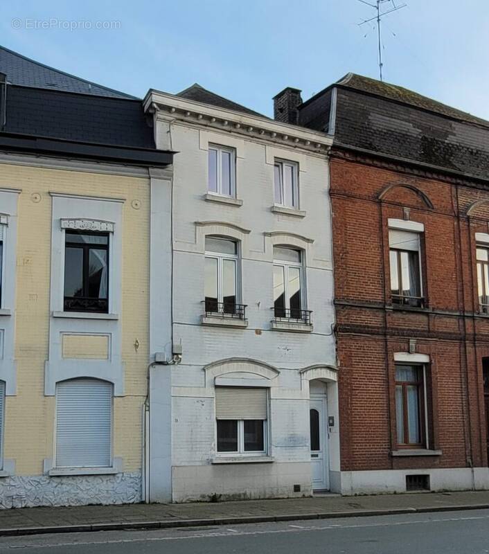 Maison à AVESNES-SUR-HELPE