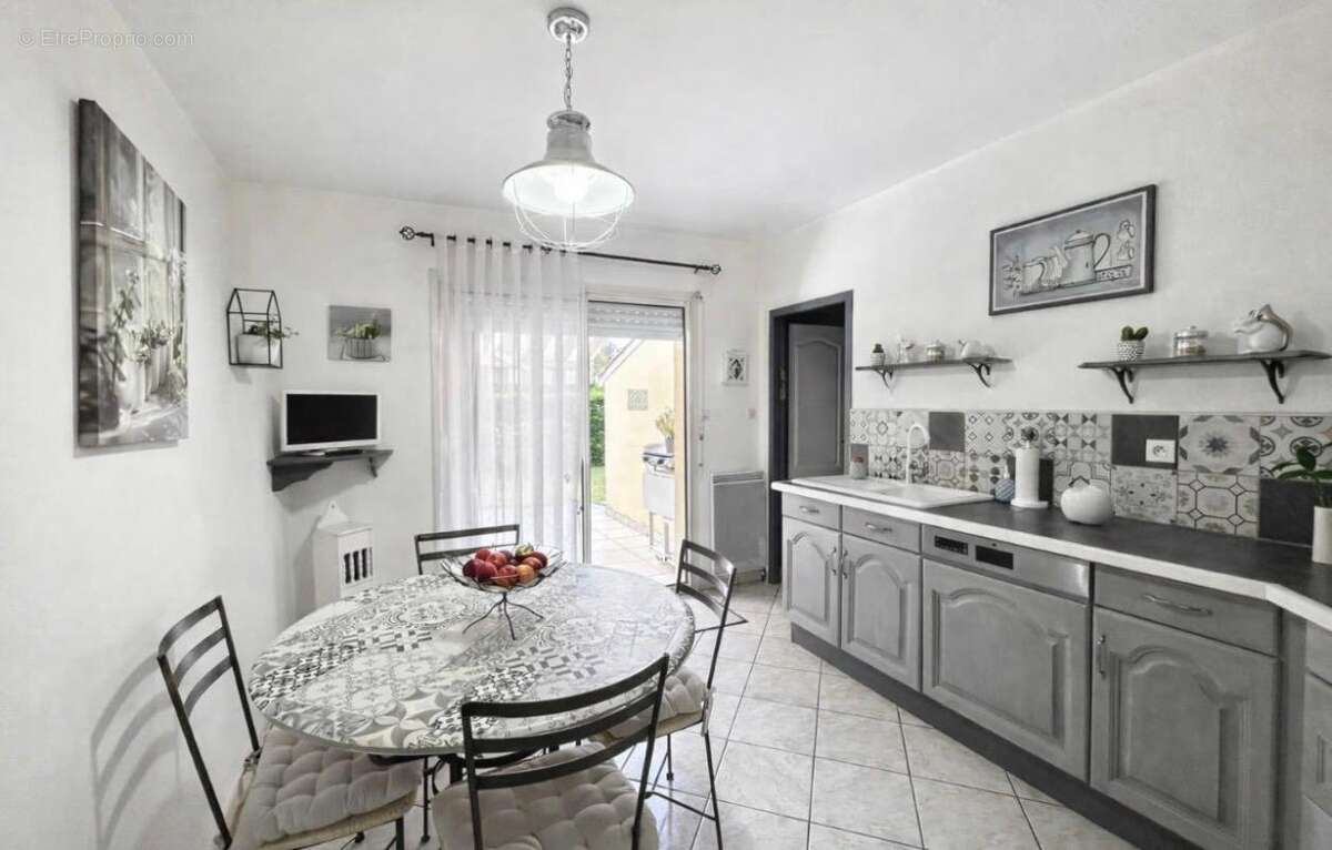 Tout proche de Saint-André de Cubzac à Marsas - Maison contemporaine  soigneusement entretenue 5 pièce(s)  96 m² habitables sur  - photo 8