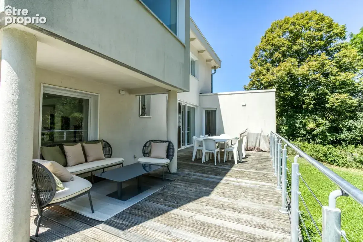 Maison 175 m² à Charbonnieres-Les-Bains  - photo 3
