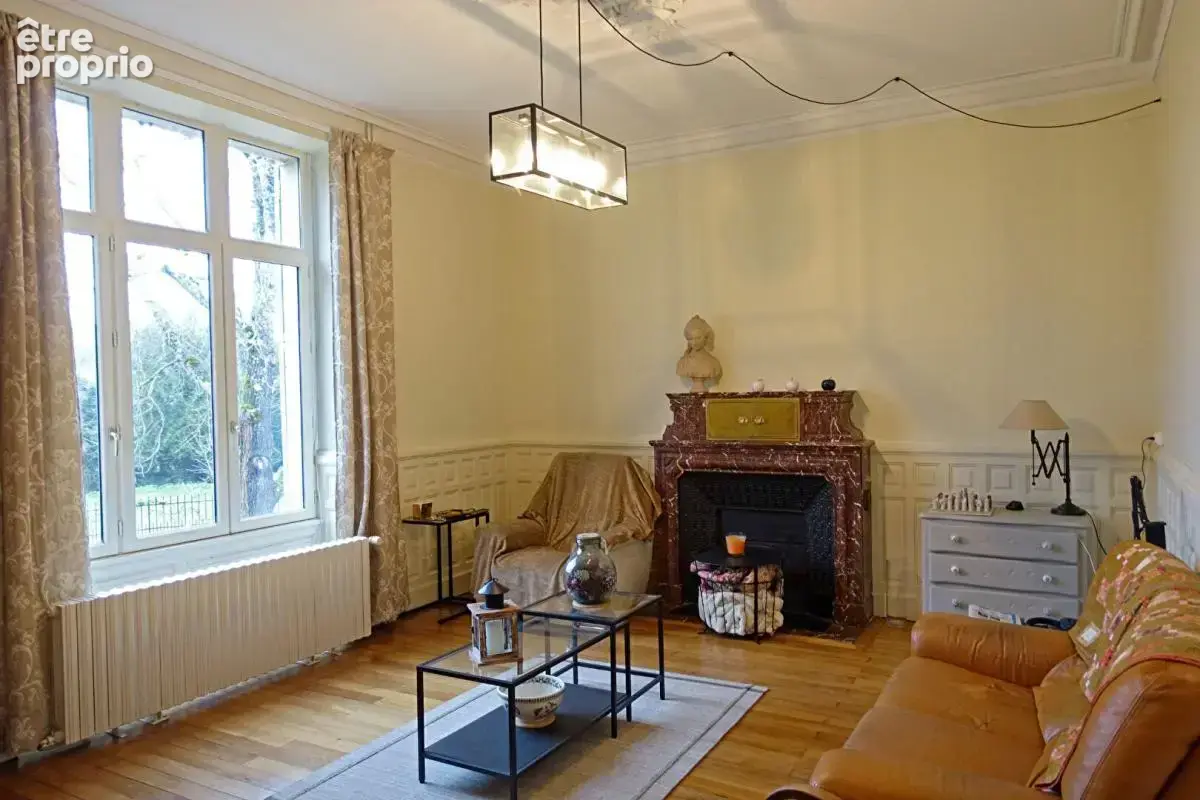 Maison Bengy Sur Craon 7 pièce(s) 210 m2 avec dépendances entièrement rénovée - photo 9