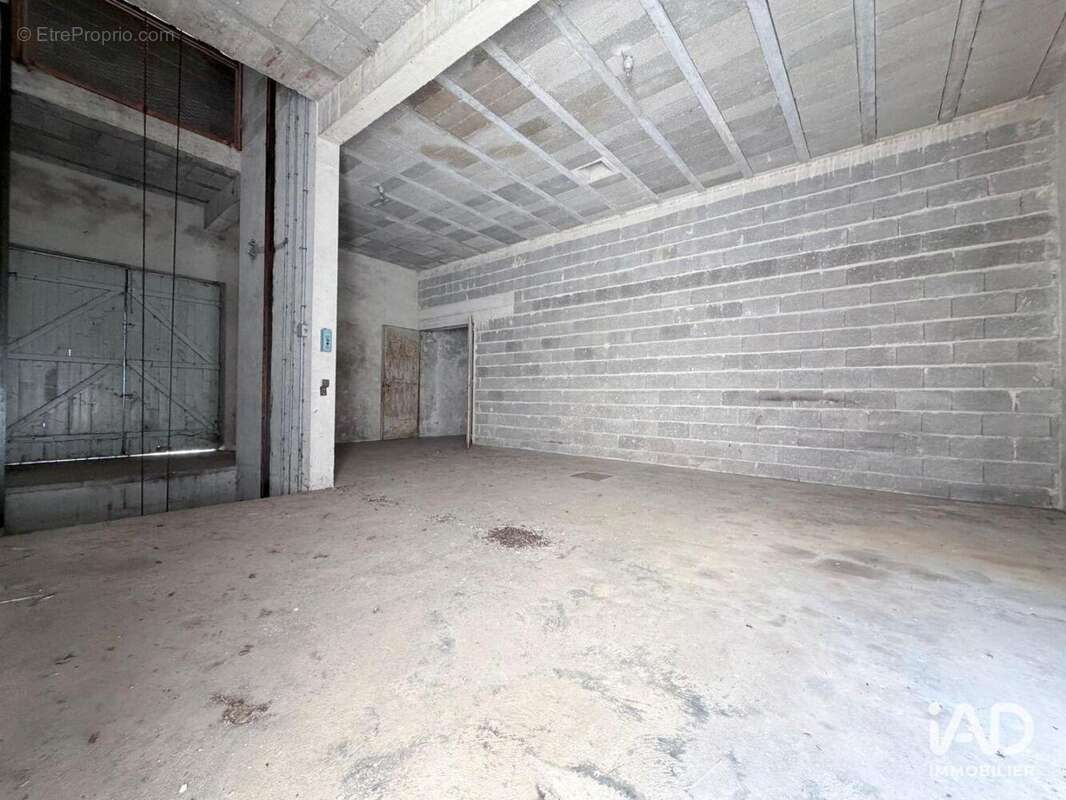 Photo 8 - Commerce à FLEURY-LA-RIVIERE