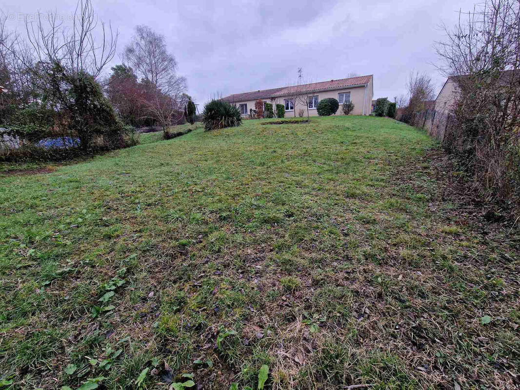 Maison à SAINT-MARTIN-LACAUSSADE