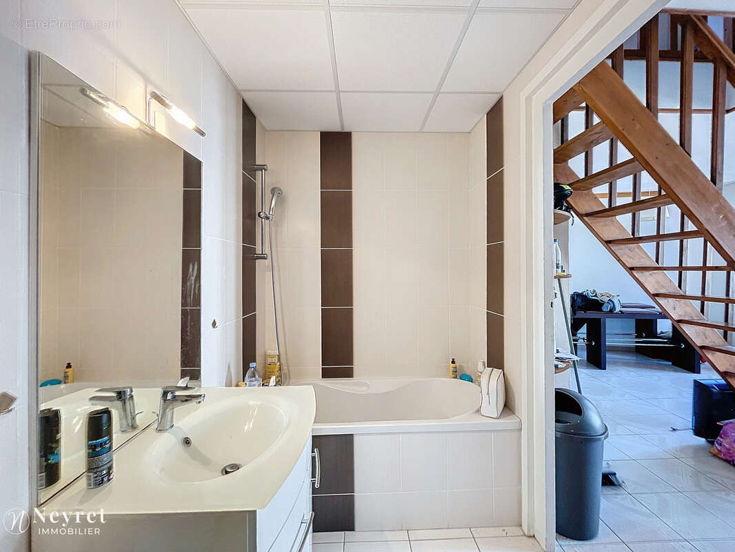 Appartement à SAINT-ETIENNE