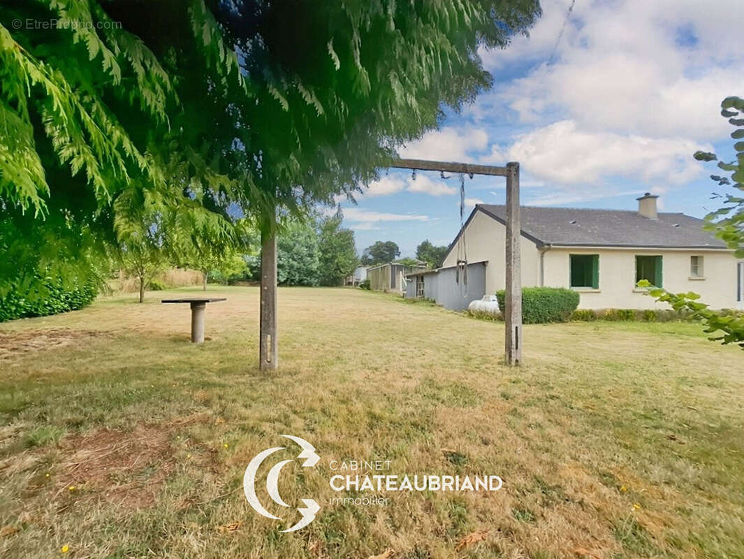 Maison à MONTREUIL-SUR-ILLE