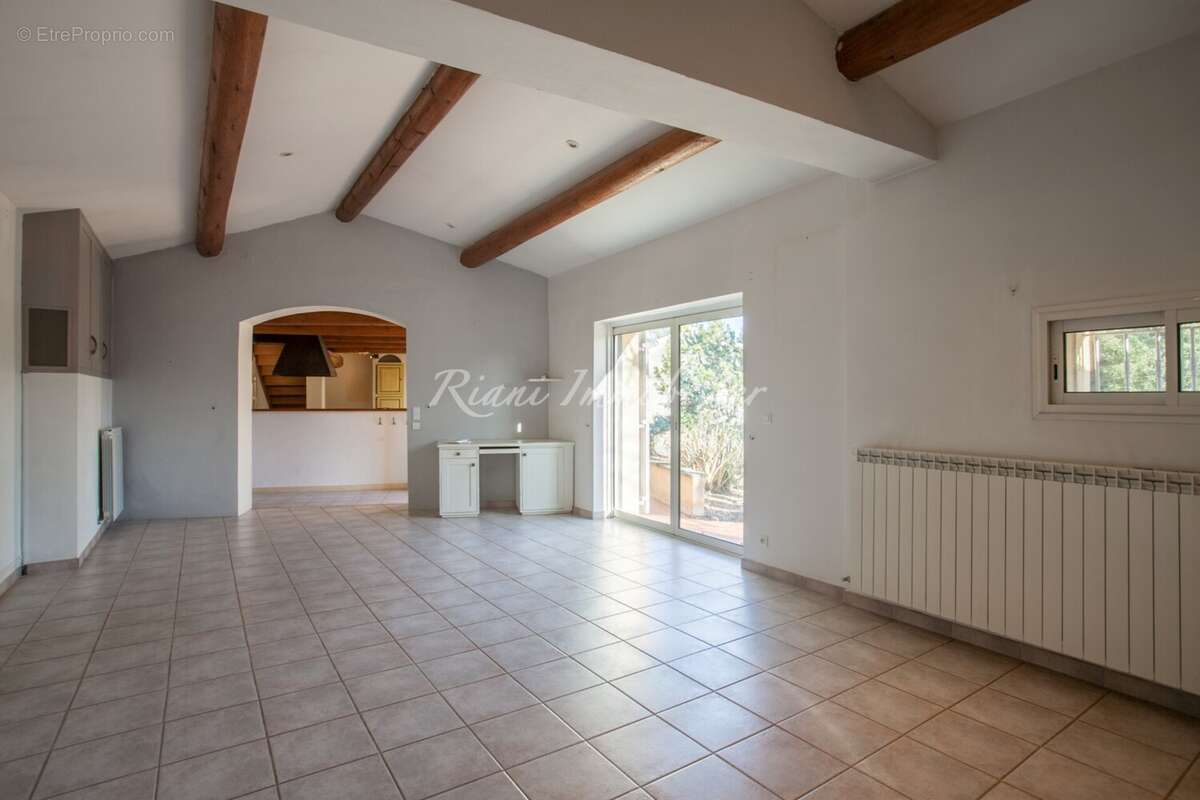 Maison à L'ISLE-SUR-LA-SORGUE