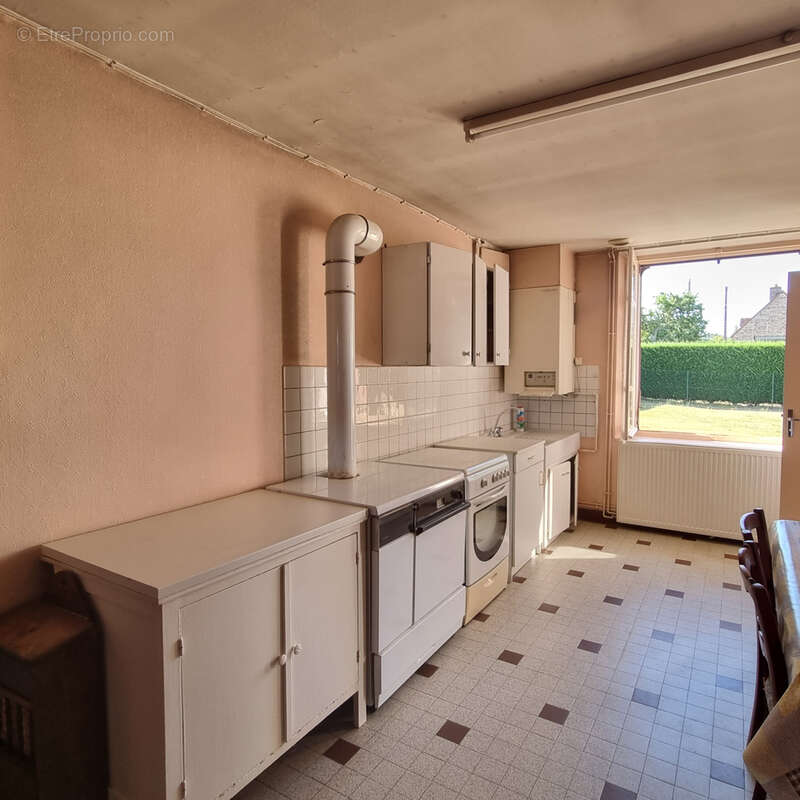 Longère sur 1 329 m2 de terrain clos ! - photo 5