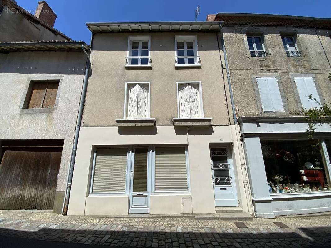 Maison de ville avec local commercial au Dorat - photo 2
