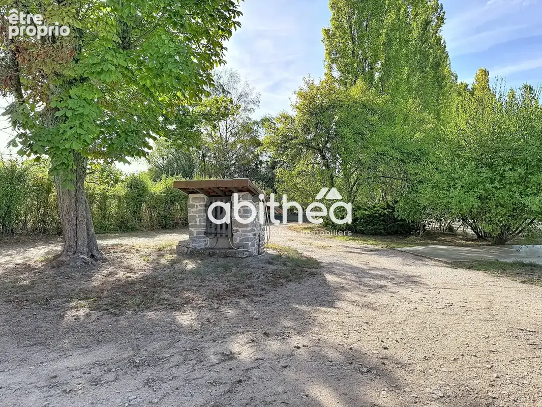 Propriété sur 6,5 ha, avec étang, prairies et bois. - photo 4