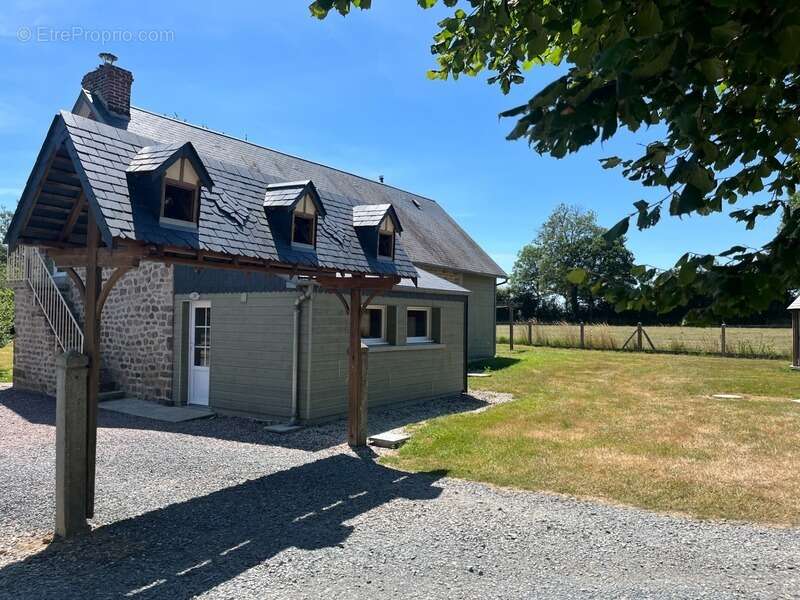 Havre de paix : Maison en pierre rénovée et son verger de 150 pommiers — Rare sur le marché - photo 4