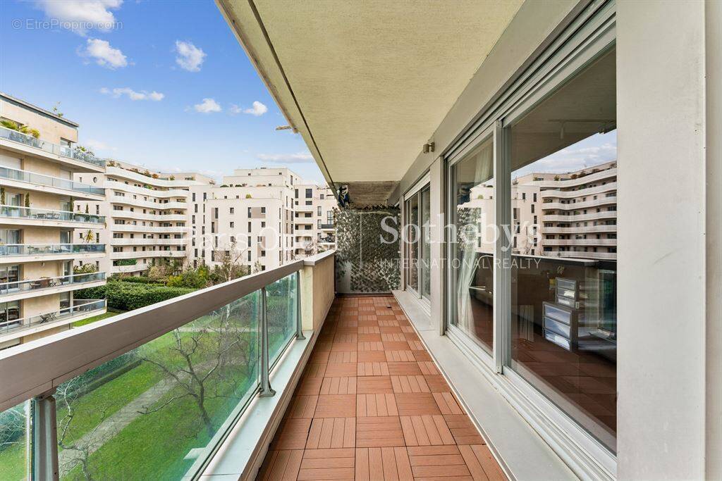 Appartement à NEUILLY-SUR-SEINE