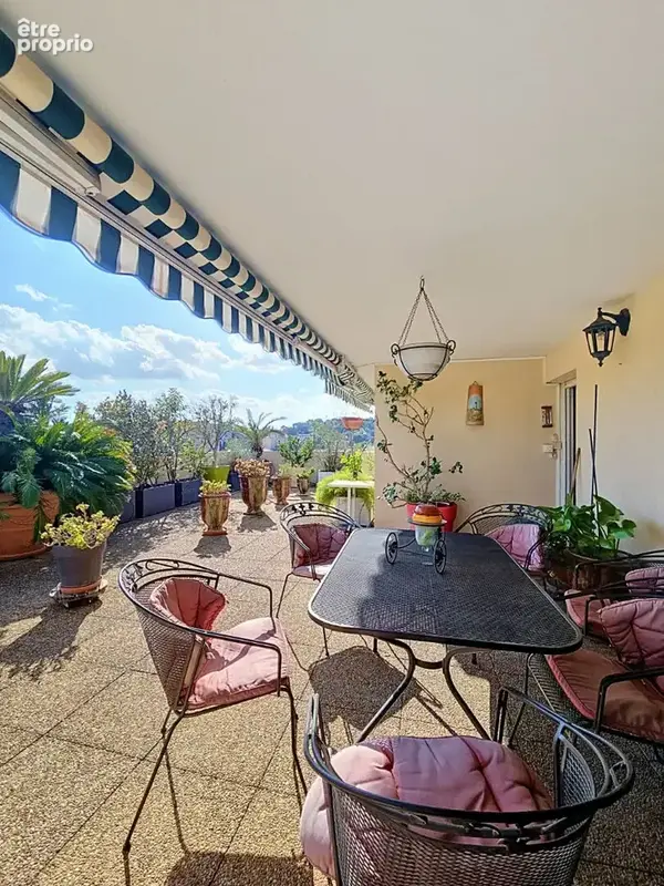 Appartement P5, 125m2 DERNIER ETAGE, Terrasse 80m2 Nîmes , garage et cave - photo 2