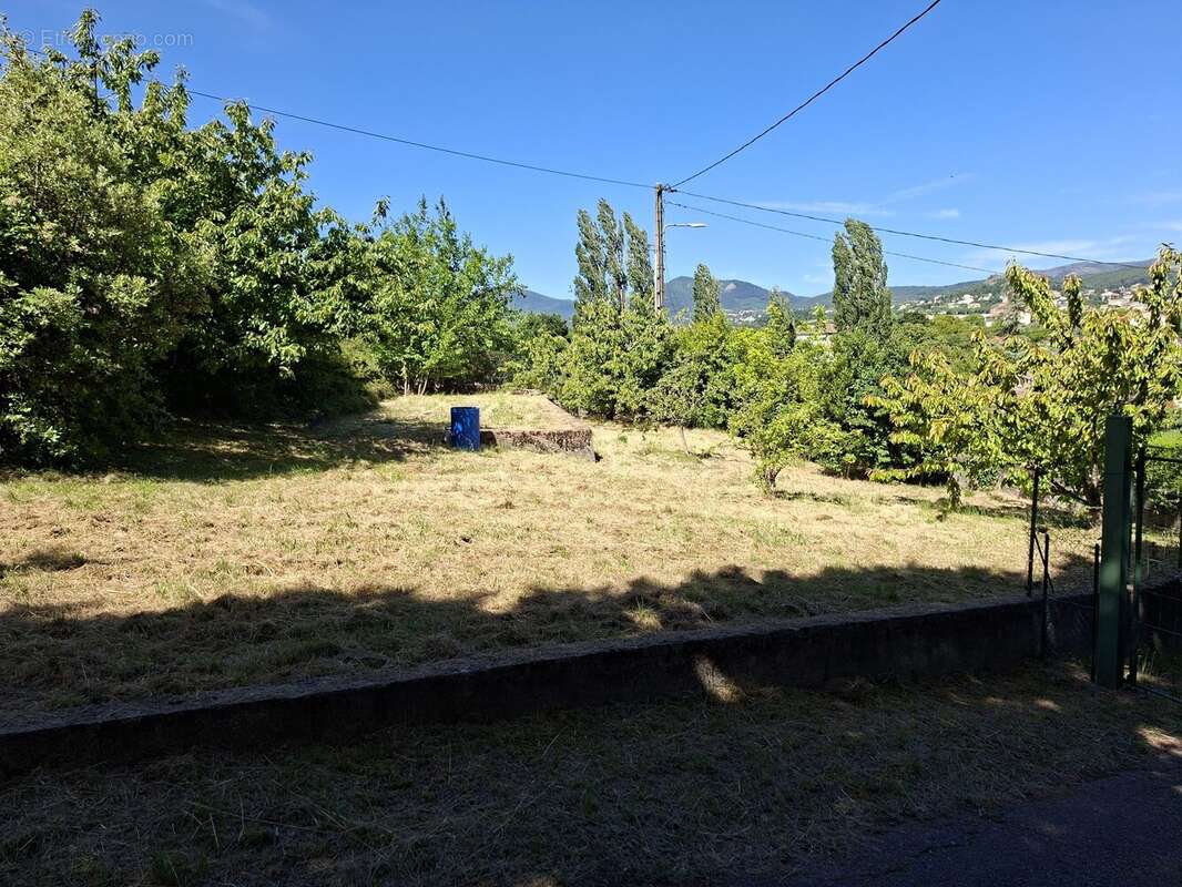 Terrain 820 m² à Coux  - photo 2