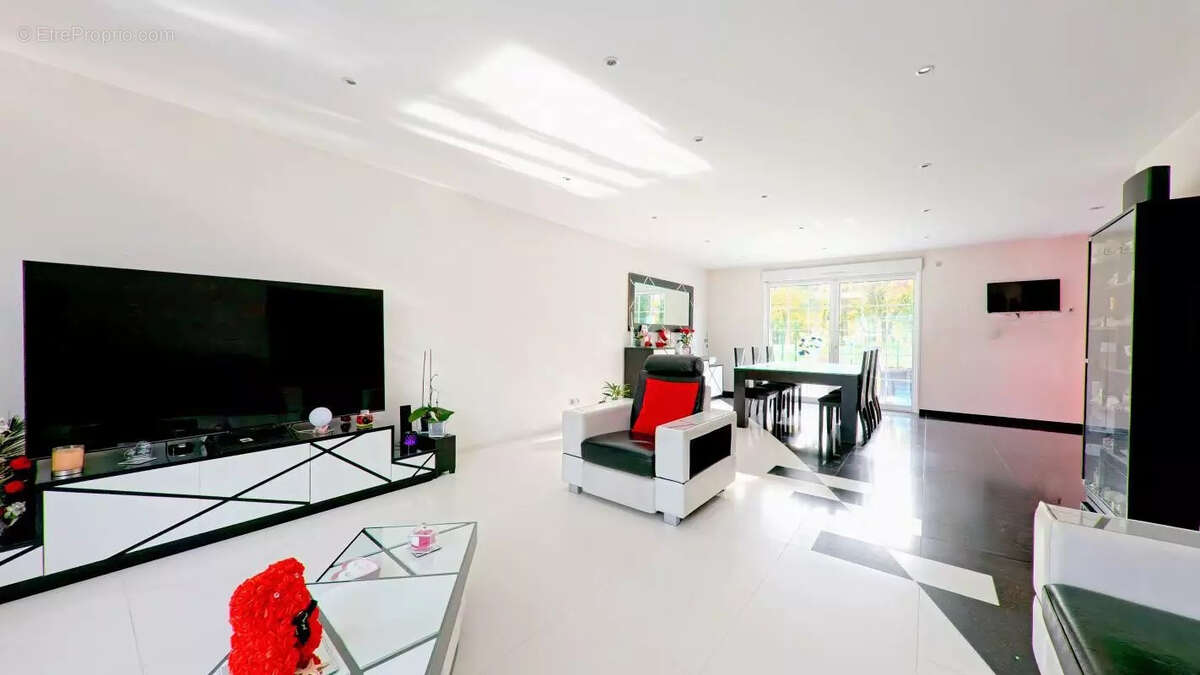 Magnifique maison directement sur le golf d'Ormesson - photo 3