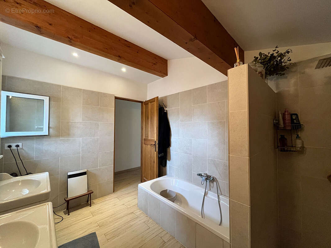 Appartement à CHATEAUNEUF-DE-GADAGNE