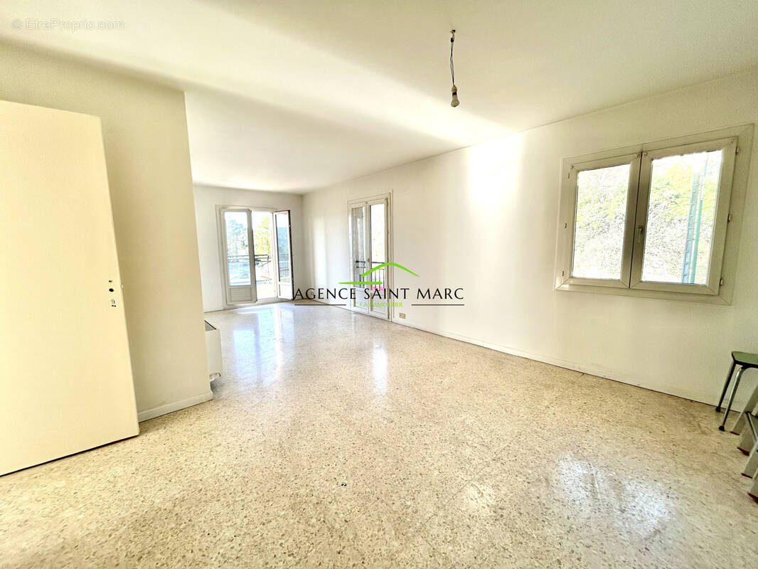 Appartement à PEYMEINADE