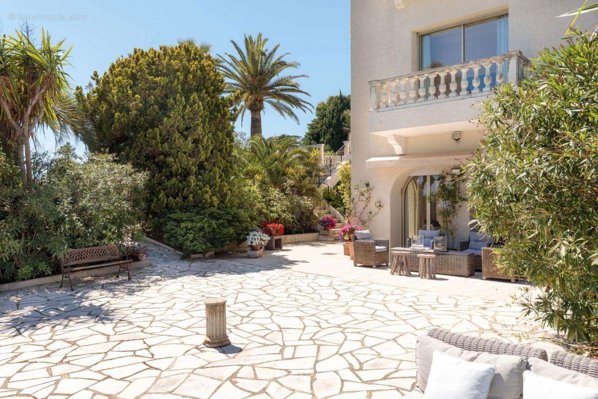 Appartement à VALLAURIS