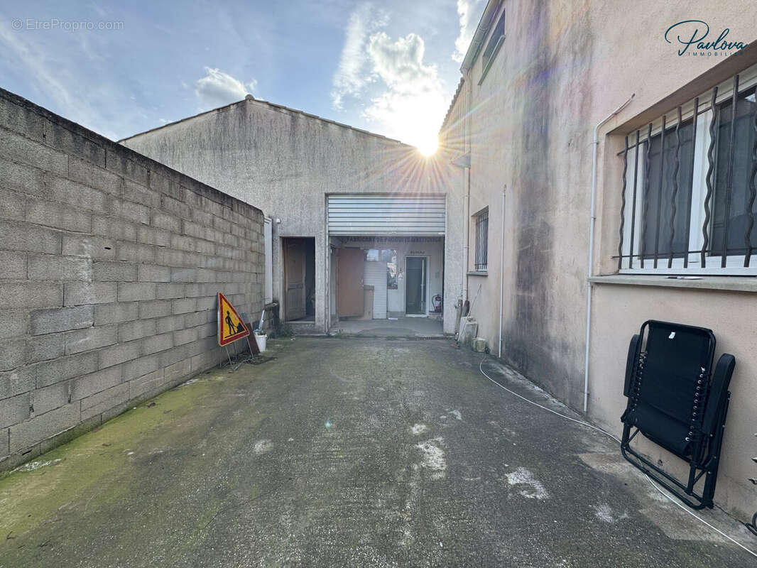 Commerce à CASTRIES