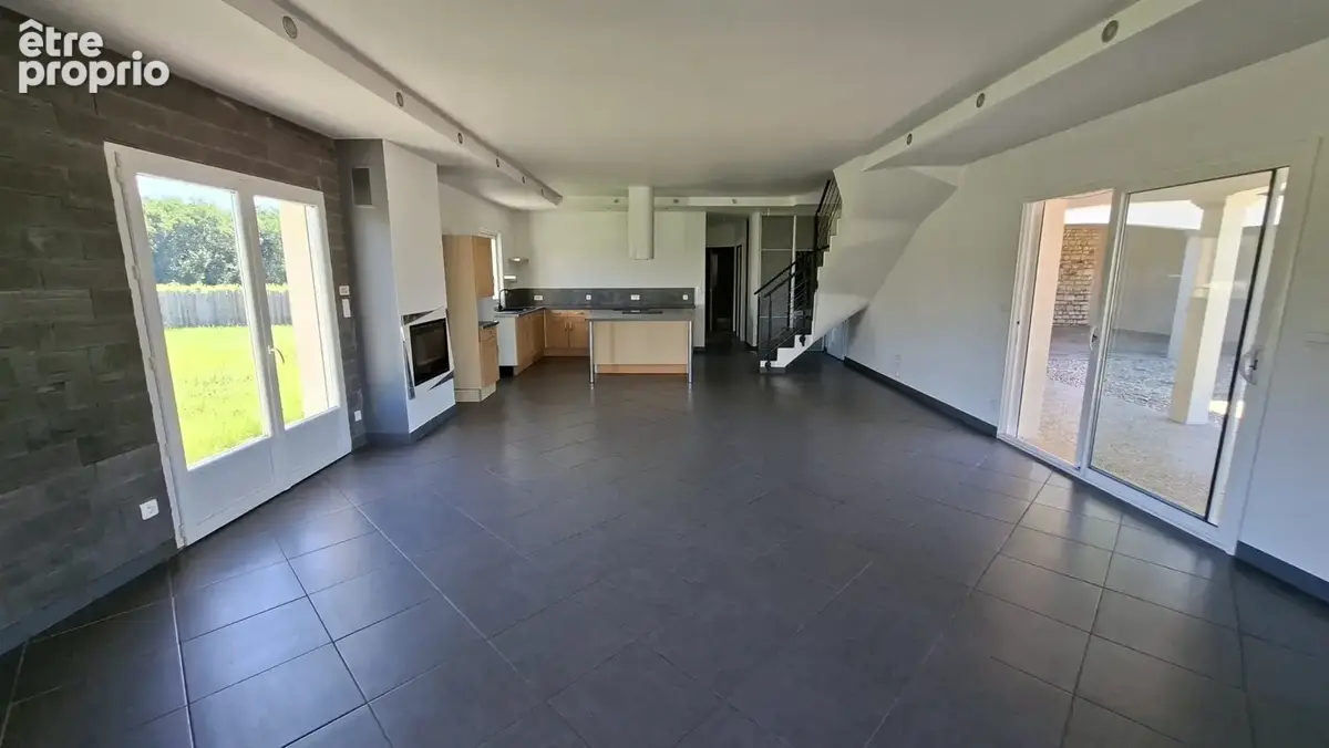 Maison 161 m² à Saintes  - photo 2
