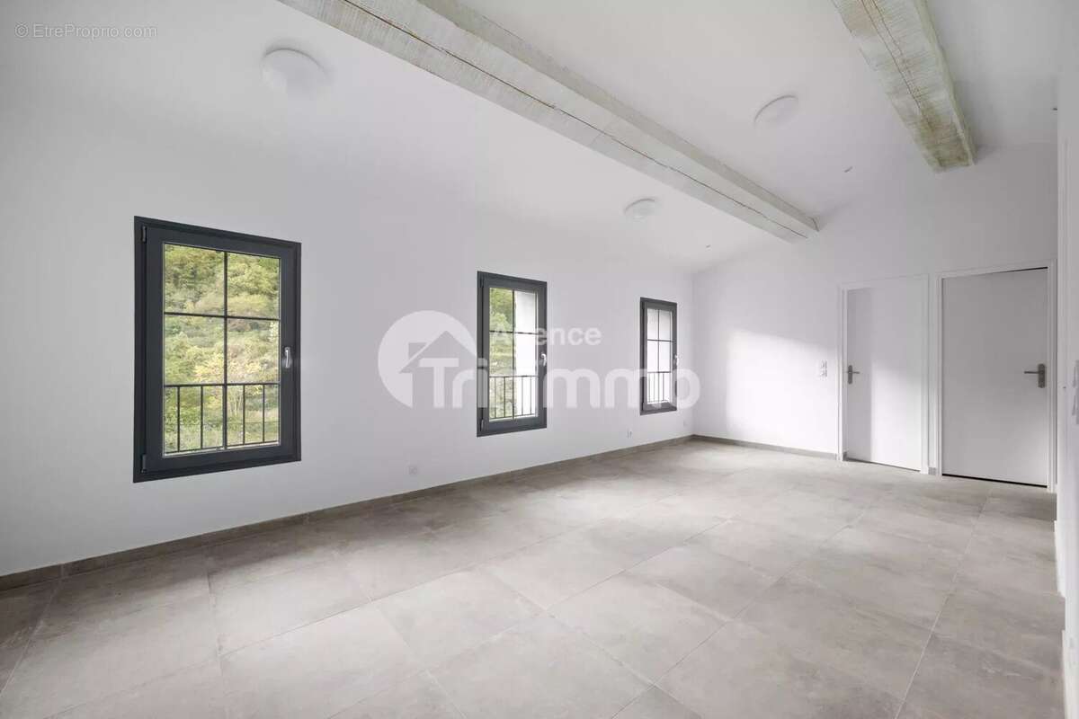 Appartement à TOURRETTE-LEVENS