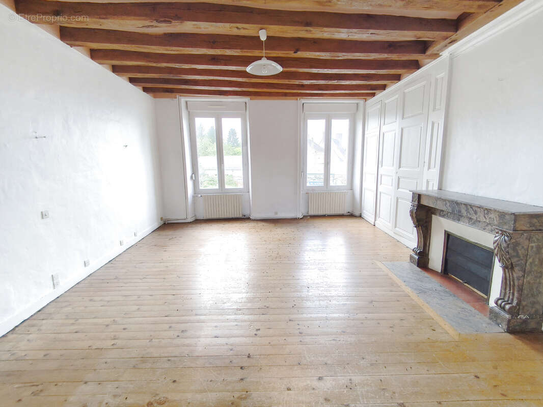 Appartement à SAINT-VINCENT-DU-LOROUER
