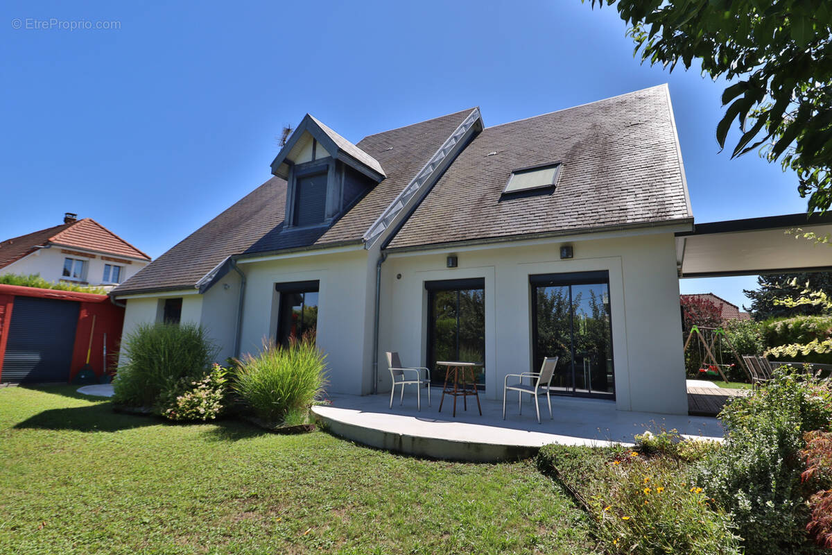 Maison à LA RIVIERE-DE-CORPS