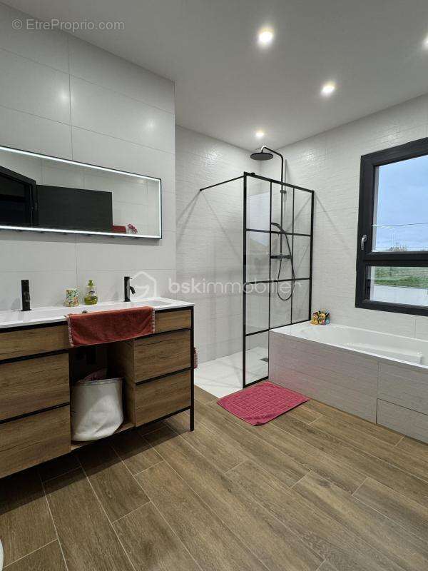 Maison à PONT-EVEQUE