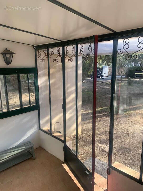 A Vendre sur Terrain de 1700m2 Mazet Style Villa Secteur les Hauts de Nimes - photo 5