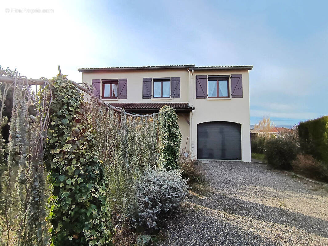 Maison à LE CENDRE